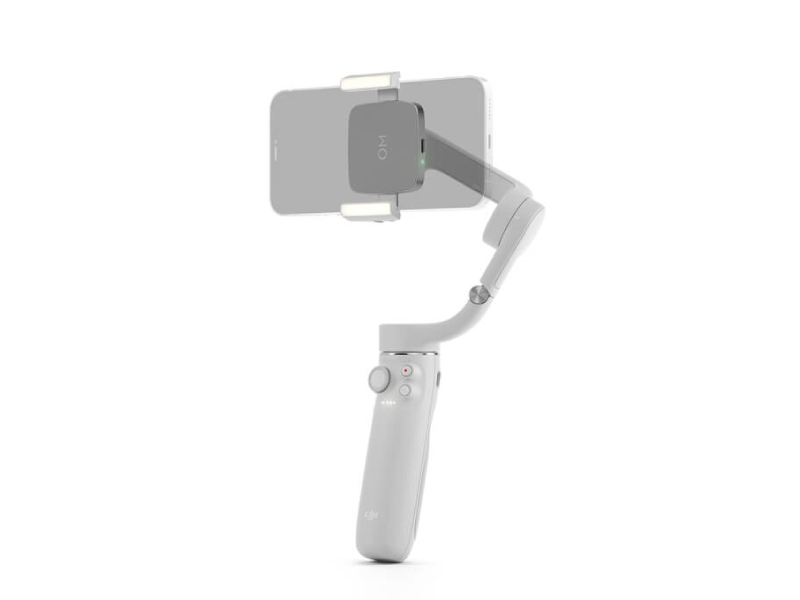 Beyaz gimbal, beyaz zemin üzerine takılı telefon, ışık ve kontroller.