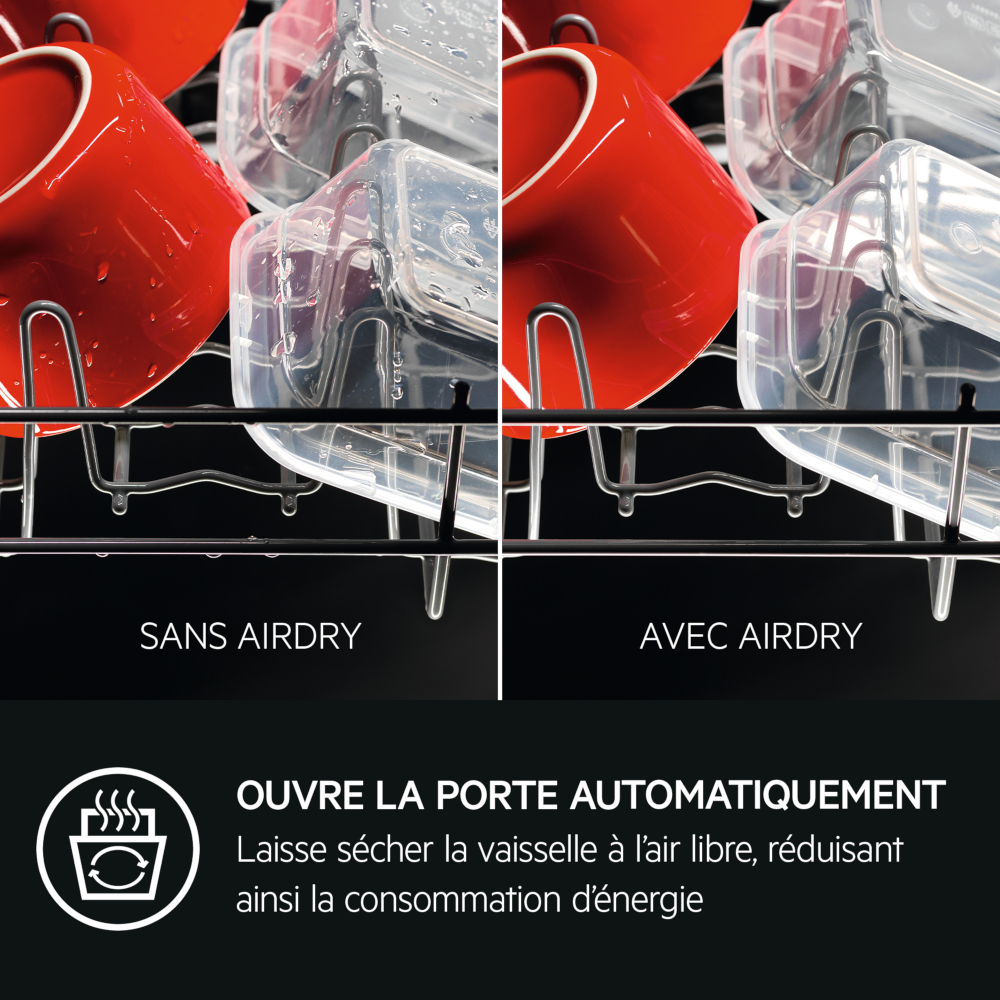 Porte de lave-vaisselle avec des tasses et des récipients rouges. Les étiquettes de texte indiquent 'Sans AirDry' et 'Avec AirDry'.
