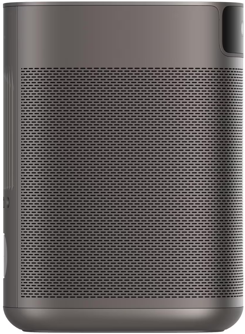 Un projecteur cylindrique gris avec une façade en mesh et une lentille, sur fond sombre.