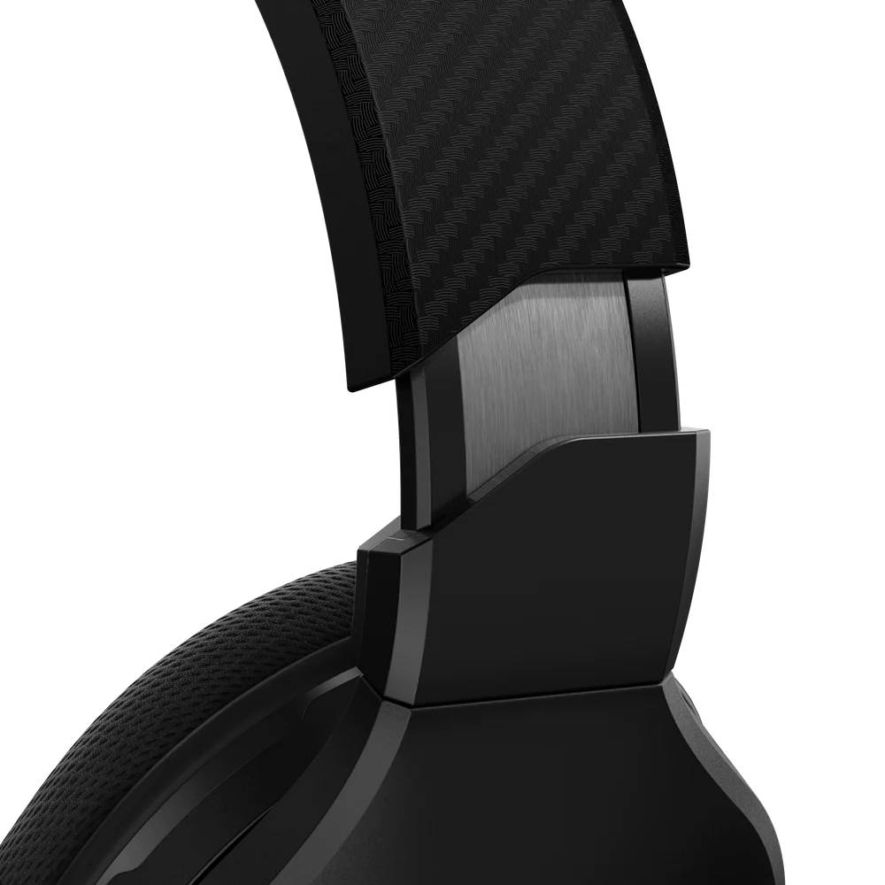 Primer plano de la diadema de unos auriculares para juegos negros. Muestra la conexión a la orejera.