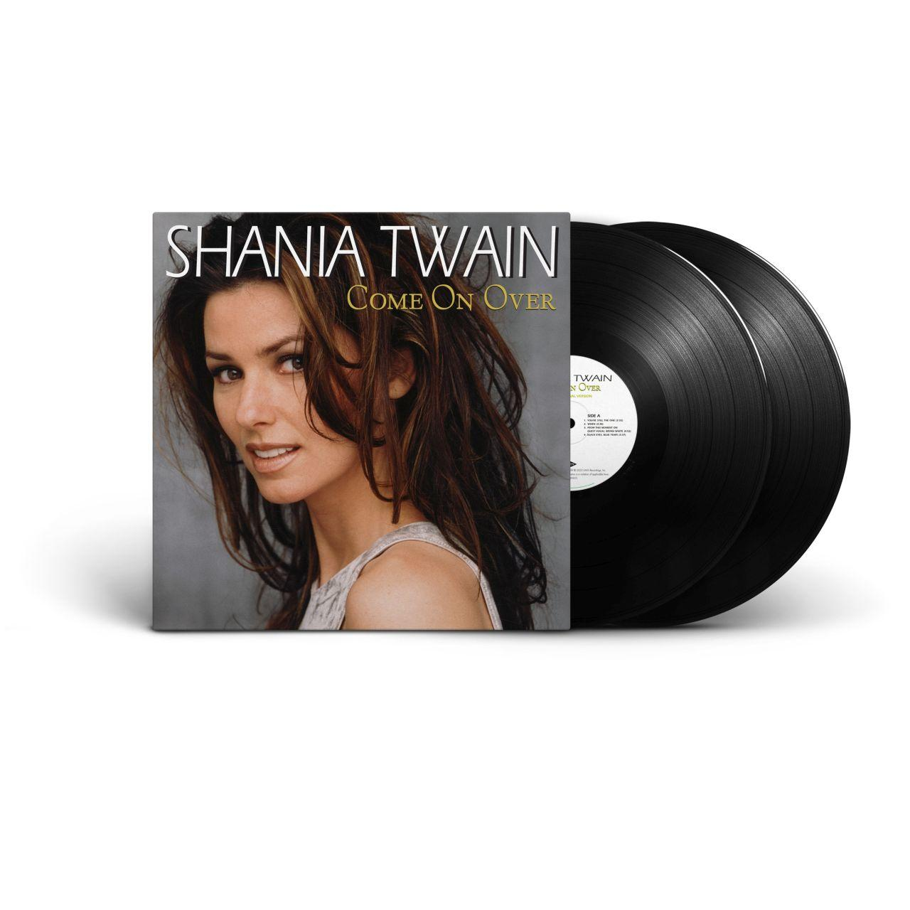 Shania Twain Album 'Come On Over' mit zwei Schallplatten. Das Cover zeigt Twain, schwarze Platten rechts.