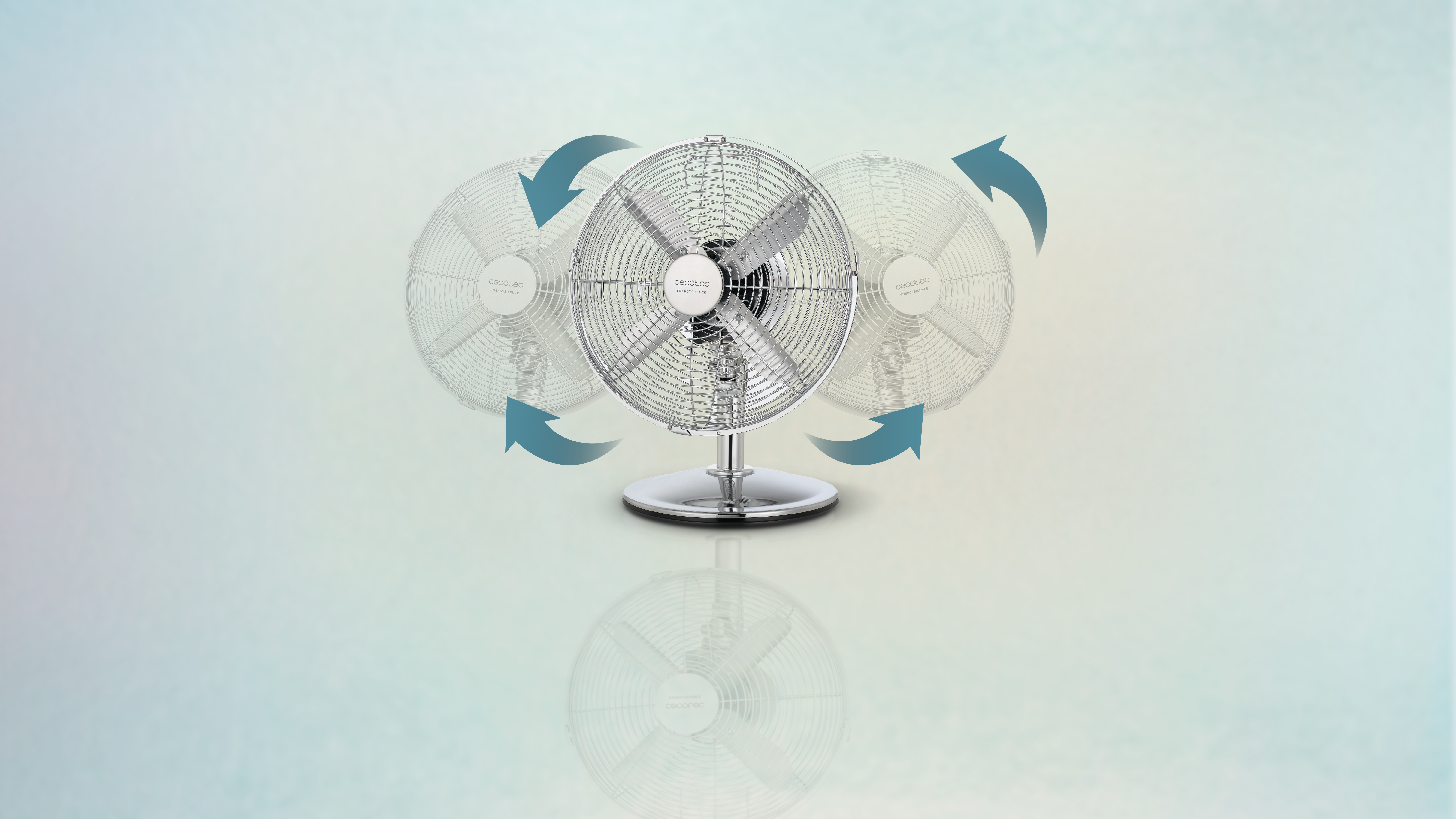 Ventilador cromado con tres aspas. Flechas que muestran la rotación. Fondo claro con reflejo.