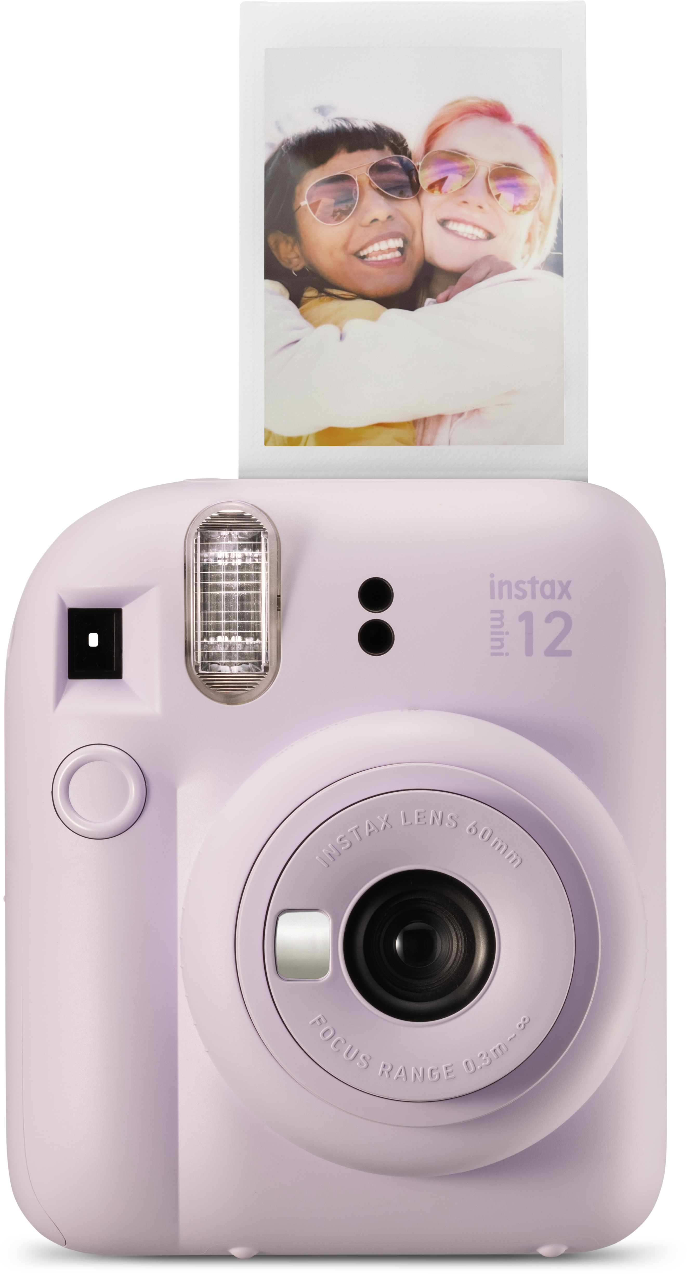 Eine hellviolette Instax Mini 12 Kamera mit einem Foto von zwei sich umarmenden Personen und dem Instax-Logo.