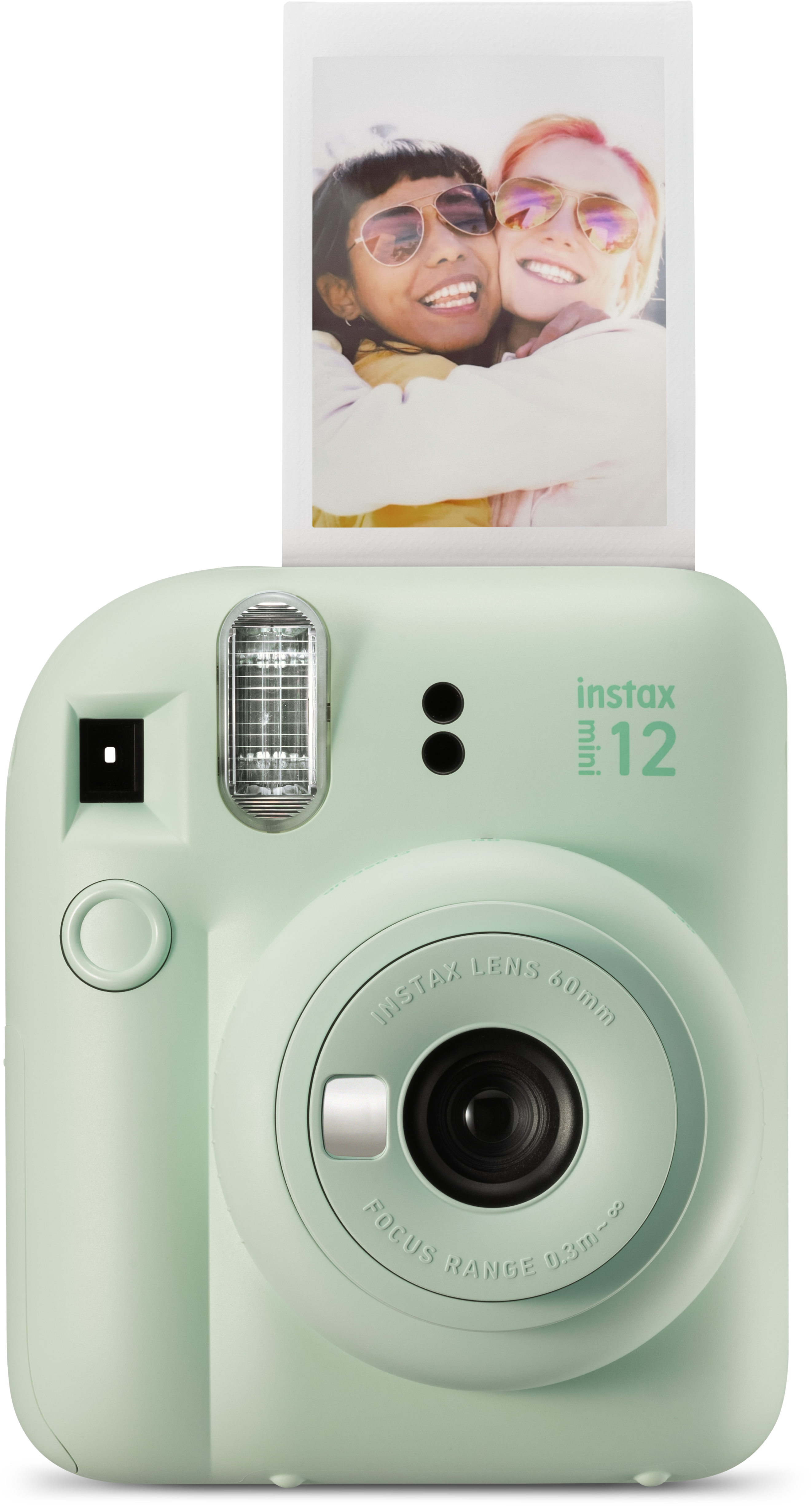 Eine mintgrüne Instax Mini 12 Kamera mit einem Foto von zwei sich umarmenden Personen.