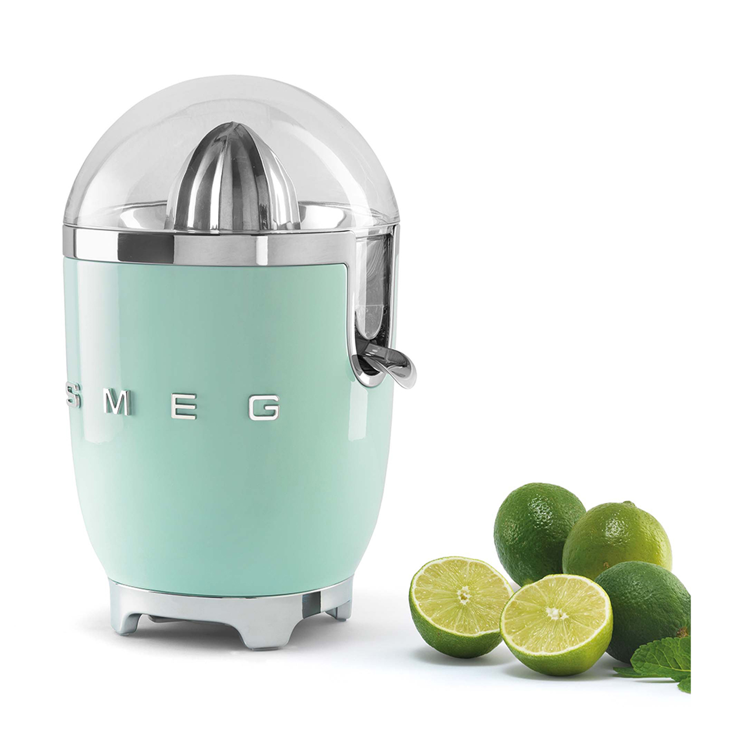 Spremiagrumi Smeg verde menta con lime. Lo spremiagrumi ha un coperchio trasparente e dettagli argentati.
