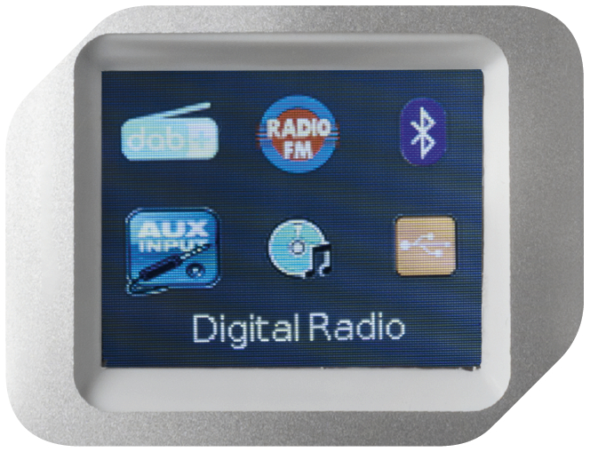 Silbernes Digitalradio mit einem Bildschirm, der Symbole für Radio, Bluetooth, AUX-Eingang und USB anzeigt.