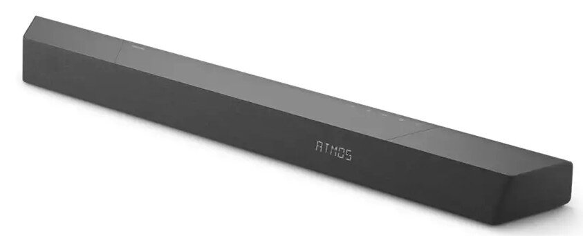 Czarny soundbar z napisem "ATMOS" z przodu, ustawiony pod kątem na białym tle.