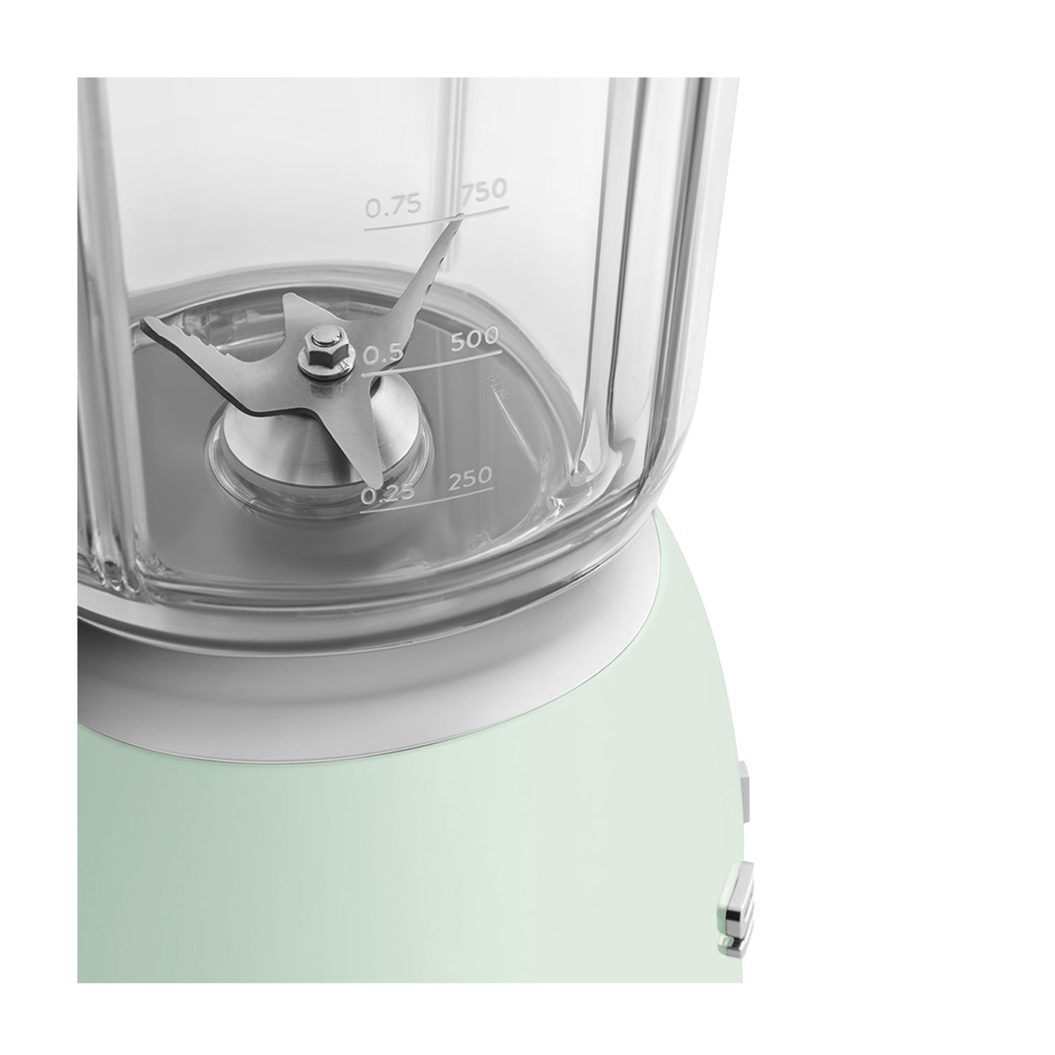 Base del frullatore verde menta con un contenitore trasparente. Lama in acciaio inox all'interno, con segni di misurazione.