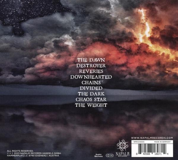 Albumcover mit dunklen Wolken, Blitzen und einer Liste von Titeln.