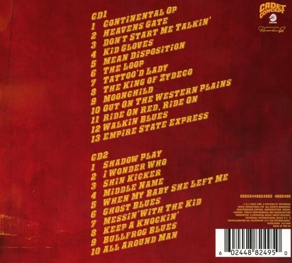 CD-Cover mit einer Liste von Songs auf rotem Hintergrund. Weißer Text.