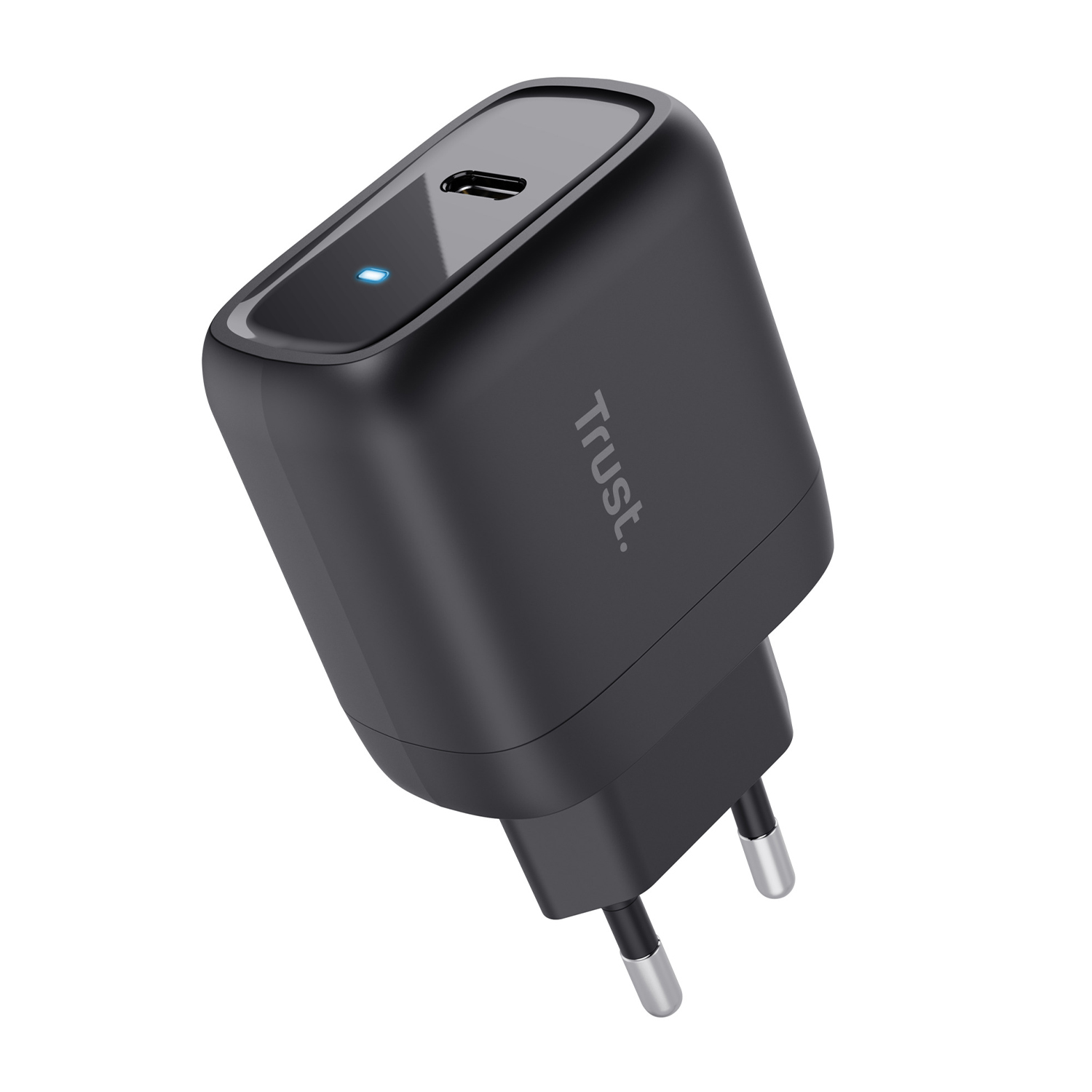 Caricabatterie Trust nero con porta USB-C e due spine per prese europee.