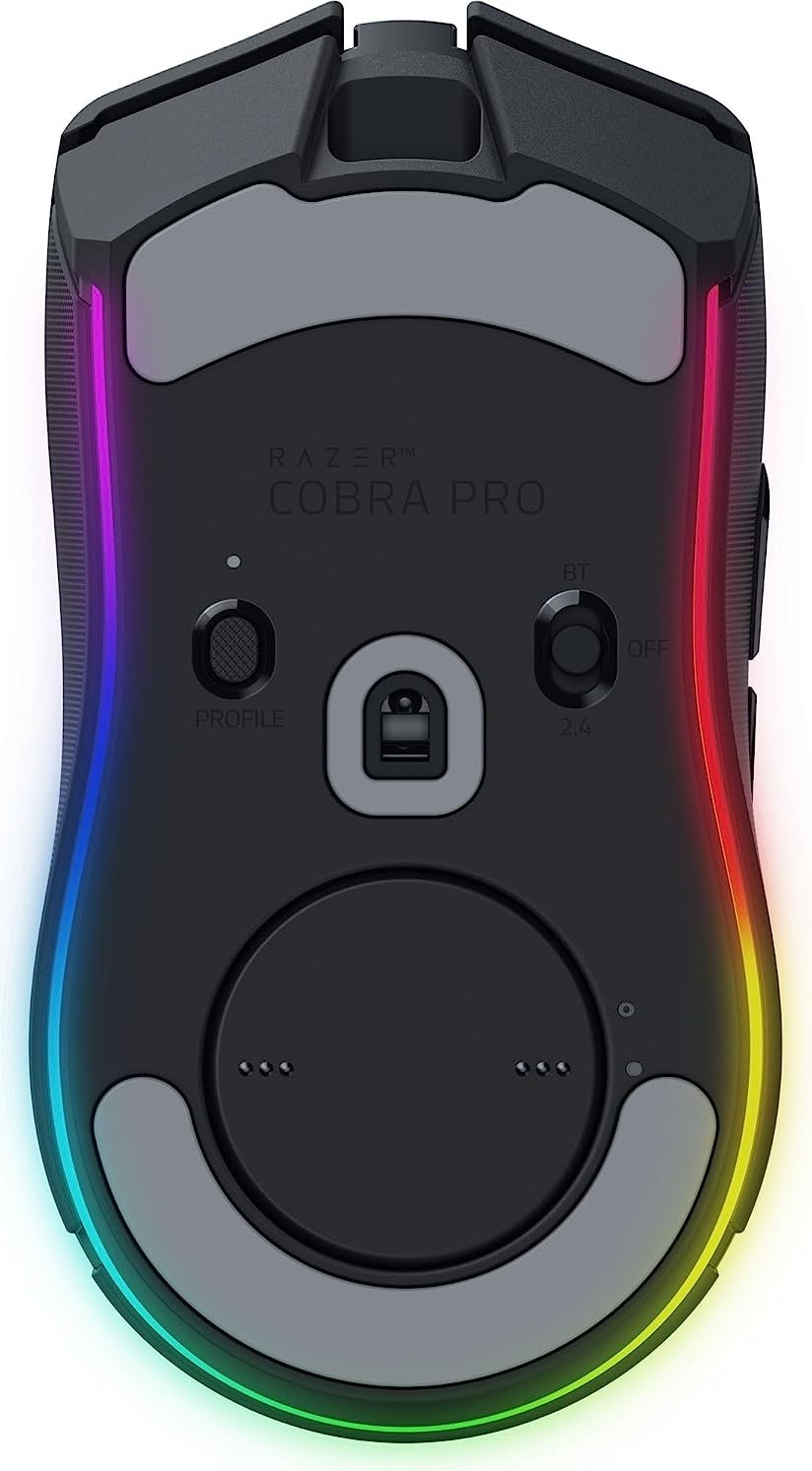 Draufsicht auf die schwarze Razer Cobra Pro-Maus mit RGB-Beleuchtung.