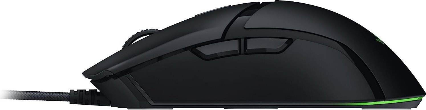 Schwarze Gaming-Maus von der Seite, mit geflochtenem Kabel und Seitentasten.