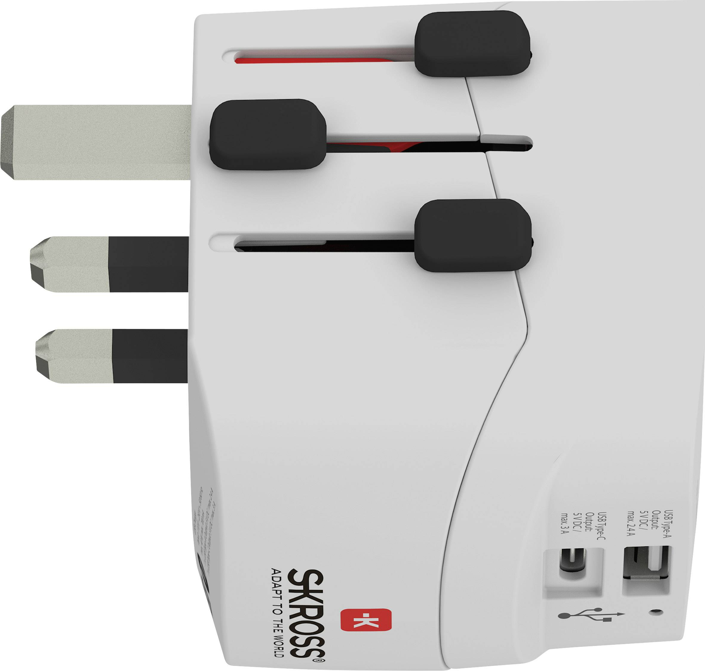 Fehér Skross adapter három fekete dugóval és USB porttal, fehér háttér előtt.
