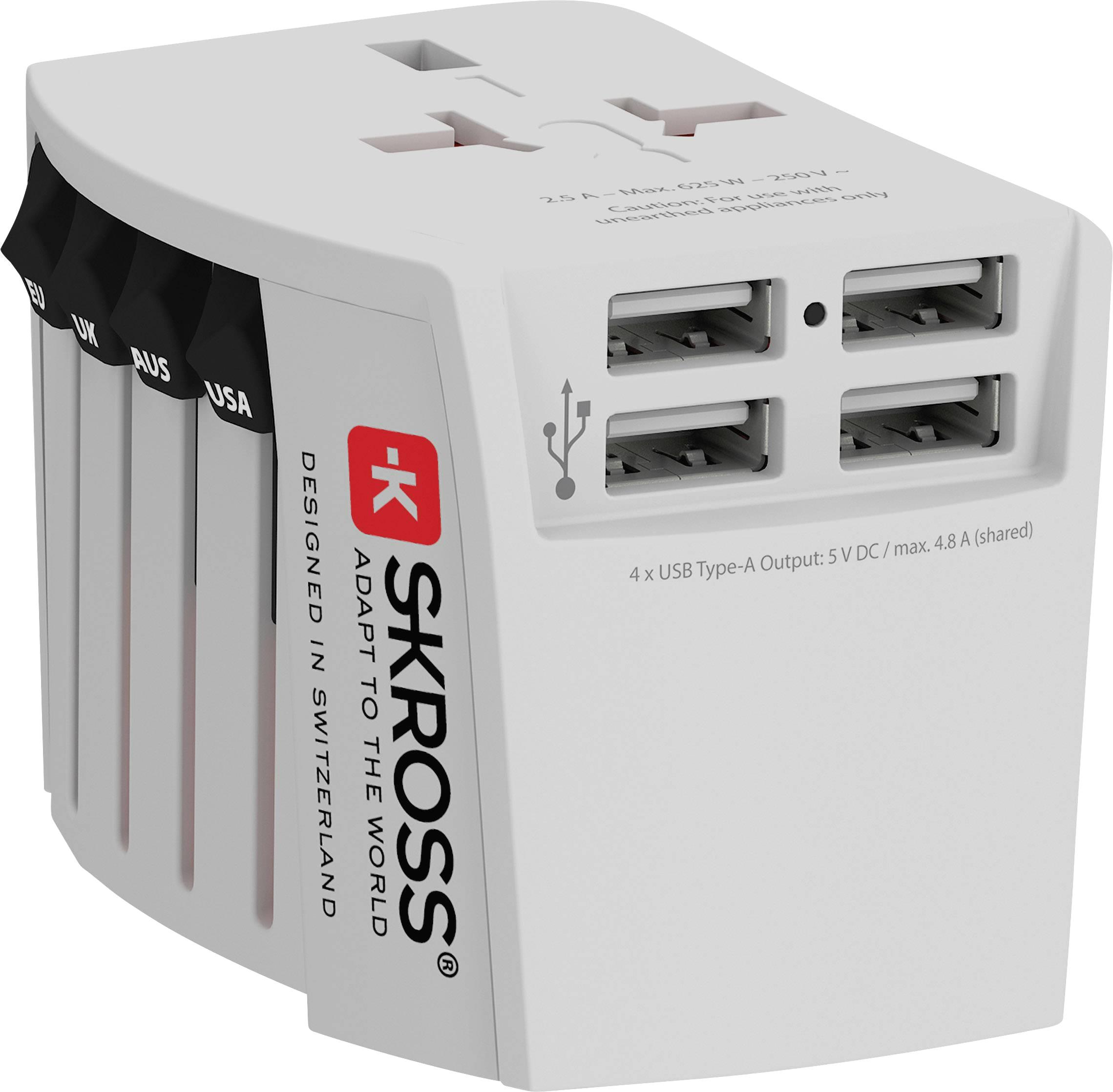 Egy fehér utazó adapter USB portokkal és különböző dugótípusokkal.