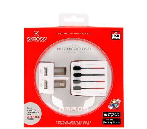 Fehér utazóadapter piros dobozban. A funkciók közé tartoznak az USB portok és a dugasz adapter.