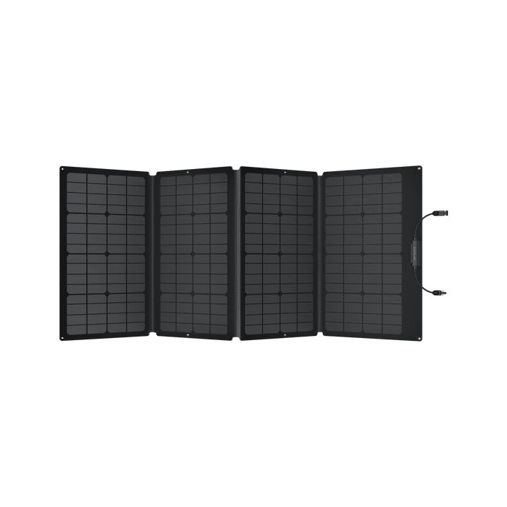 Paneles solares plegables en negro se muestran contra un fondo oscuro.