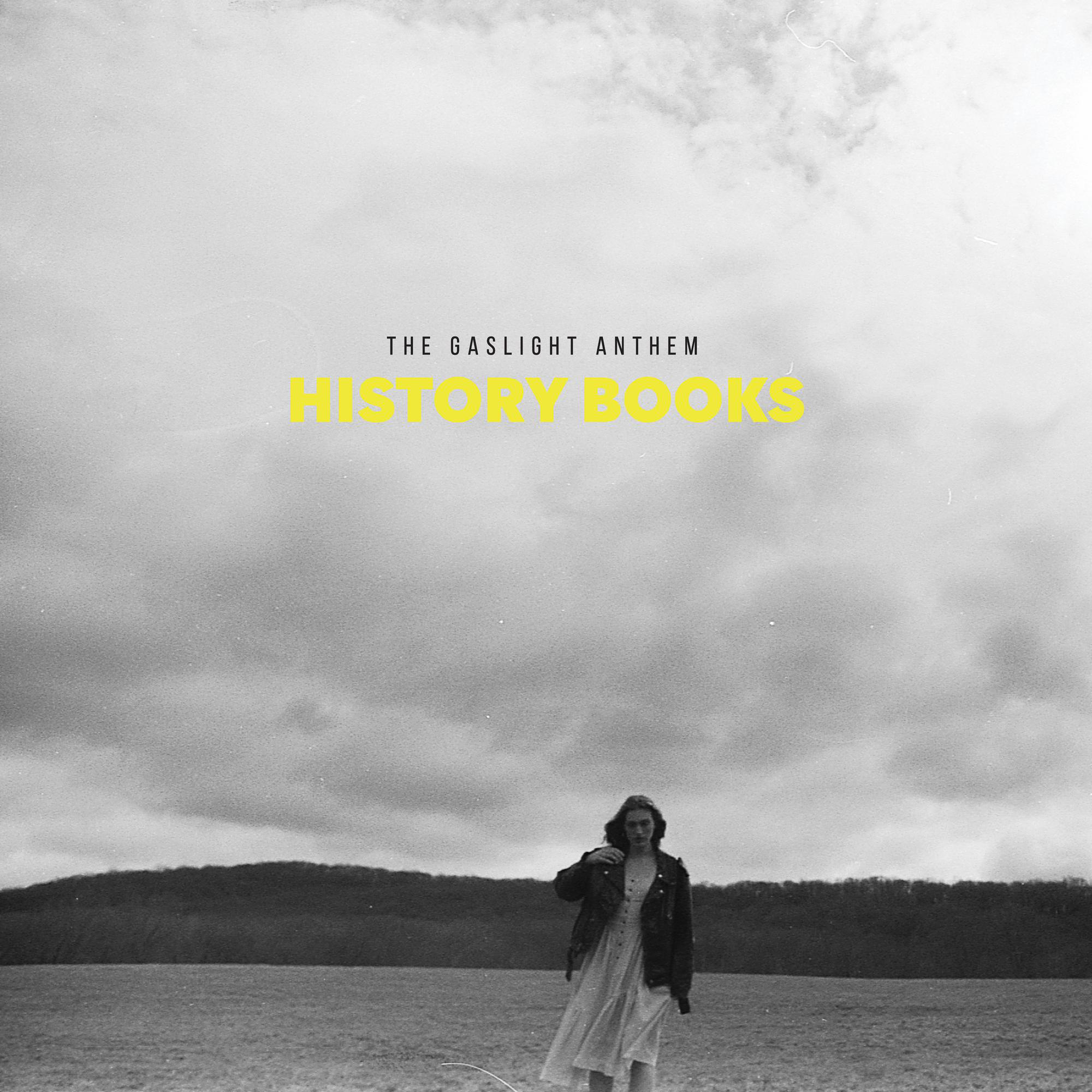 Albumcover: Frau im Kleid steht auf Feld mit bewölktem Himmel. Gelber Text: The Gaslight Anthem.