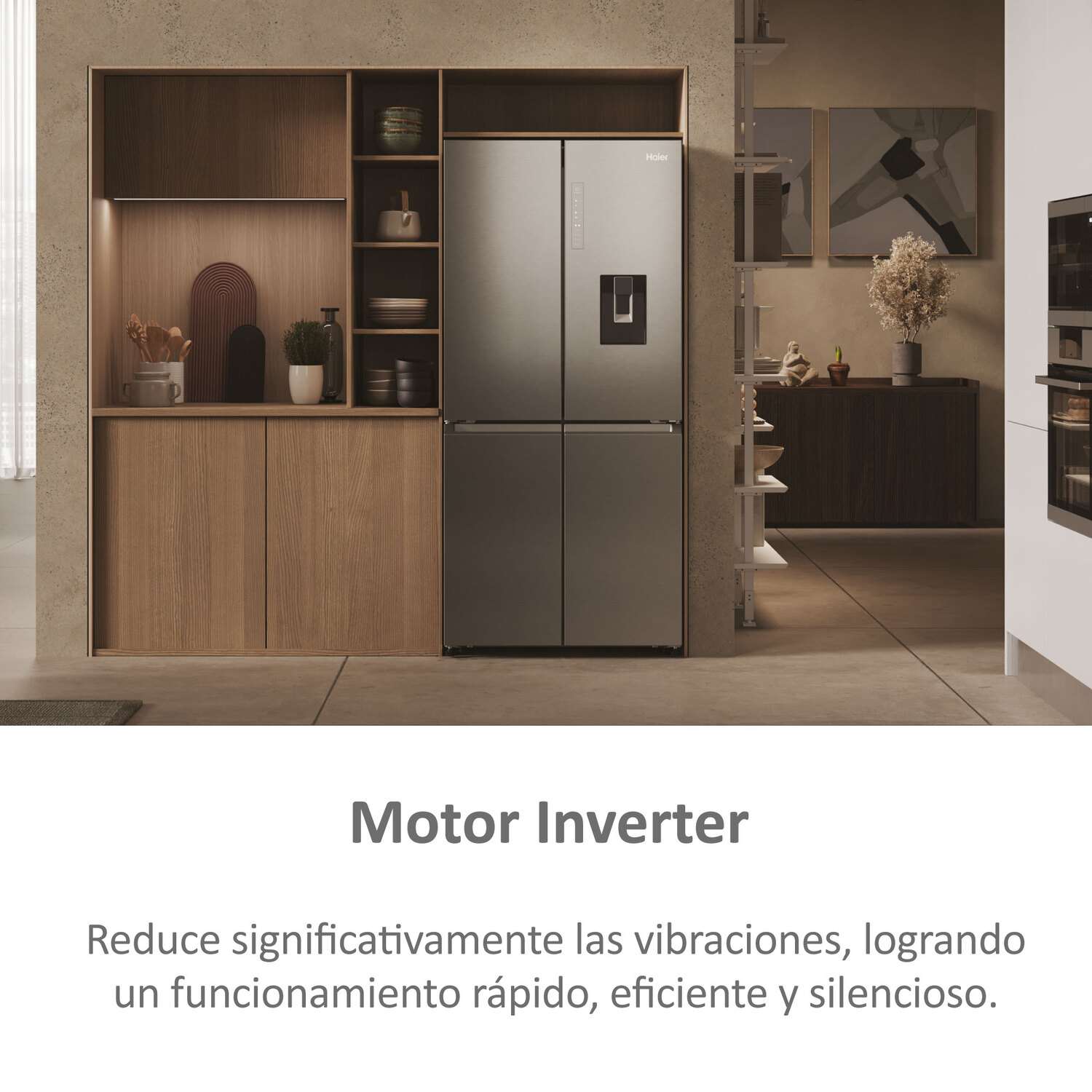 Un refrigerador de acero inoxidable con dispensador de agua en una cocina moderna.
