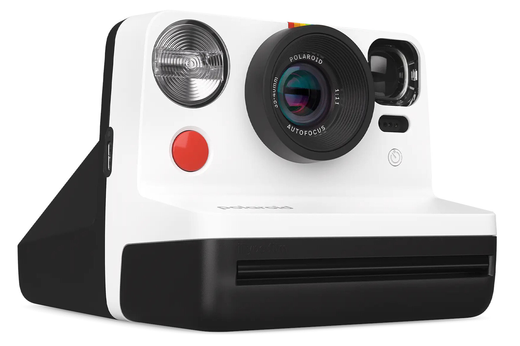Biało-czarny aparat Polaroid z czerwonym przyciskiem i czarnym obiektywem na białym tle.