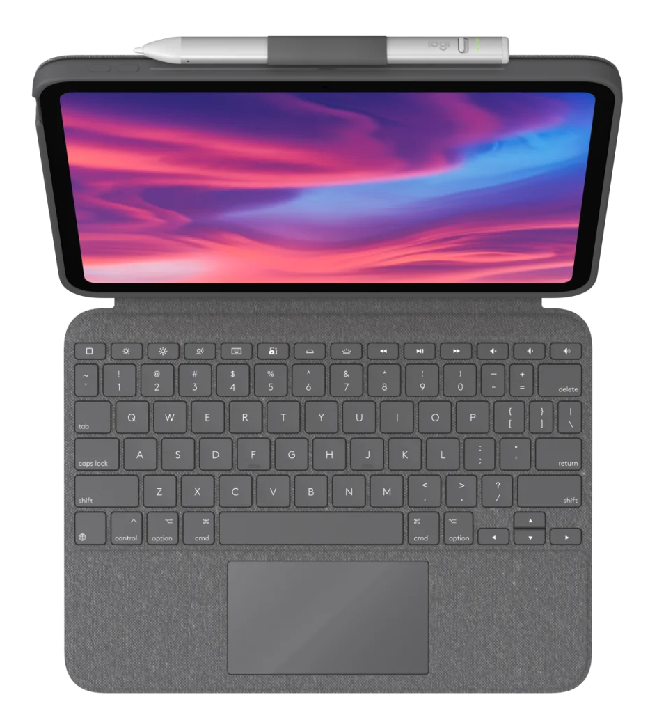 Tablet billentyűzettel és tollal, színes eget mutat.