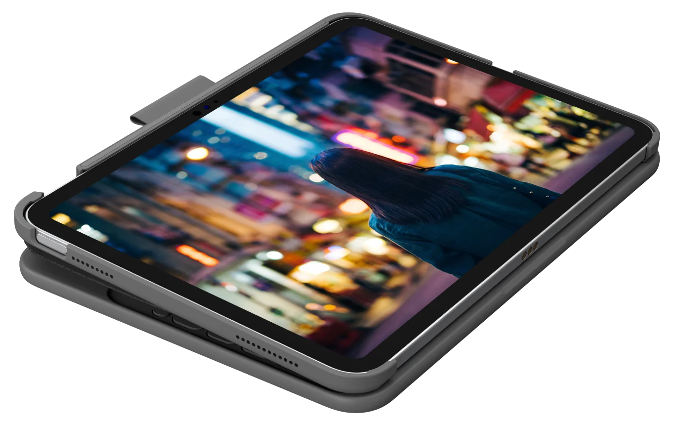 Egy tokban lévő tablet, homályos városképet mutat a képernyőn. Sötét tok, fekete háttér.