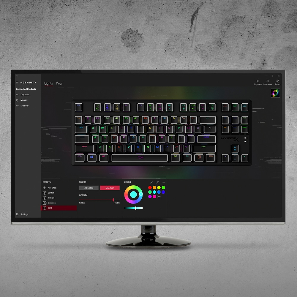 Ein Monitor zeigt die HyperX-Tastatur-Anpassungsoberfläche mit Lichtern und Tasten.