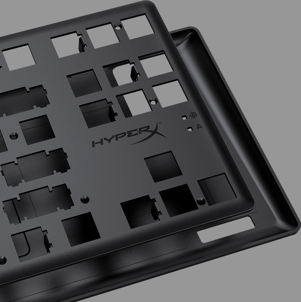 Schwarzer Tastaturrahmen mit Aussparungen für Tasten. Die Marke 'HyperX' ist auf dem Rahmen sichtbar.