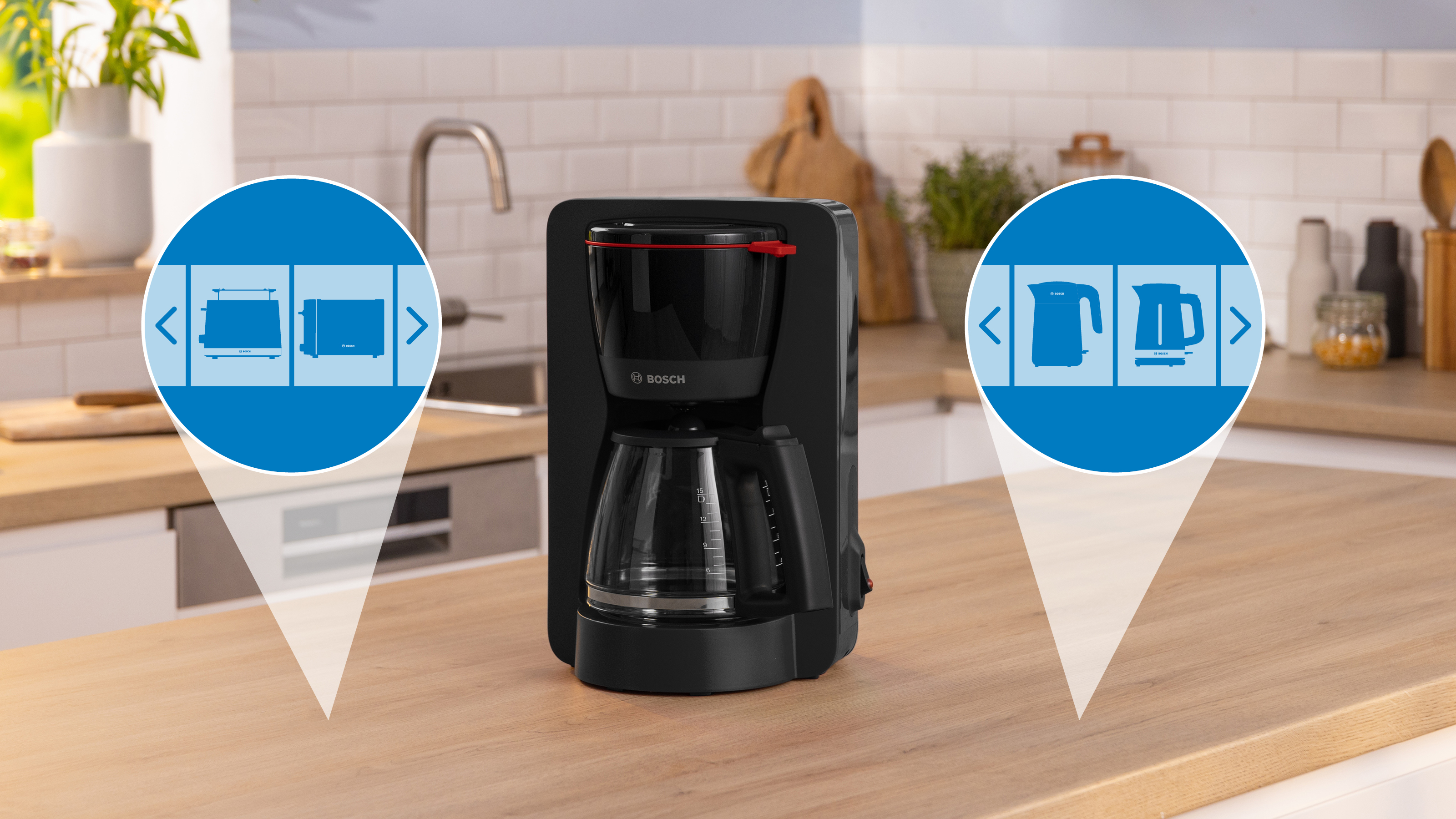 Schwarze Kaffeemaschine auf einer Holztheke, mit Symbolen für verschiedene Geräteoptionen.