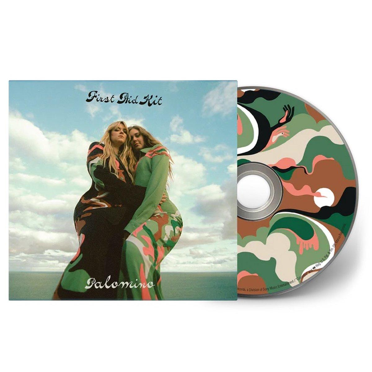 Albumcover mit zwei Frauen und einer CD.