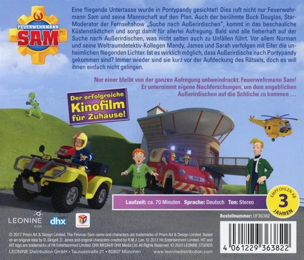 Cartoon-Bild von Feuerwehrmann Sam, einem gelben Quad, einem roten Feuerwehrwagen, einem Gebäude und einem Hubschrauber.