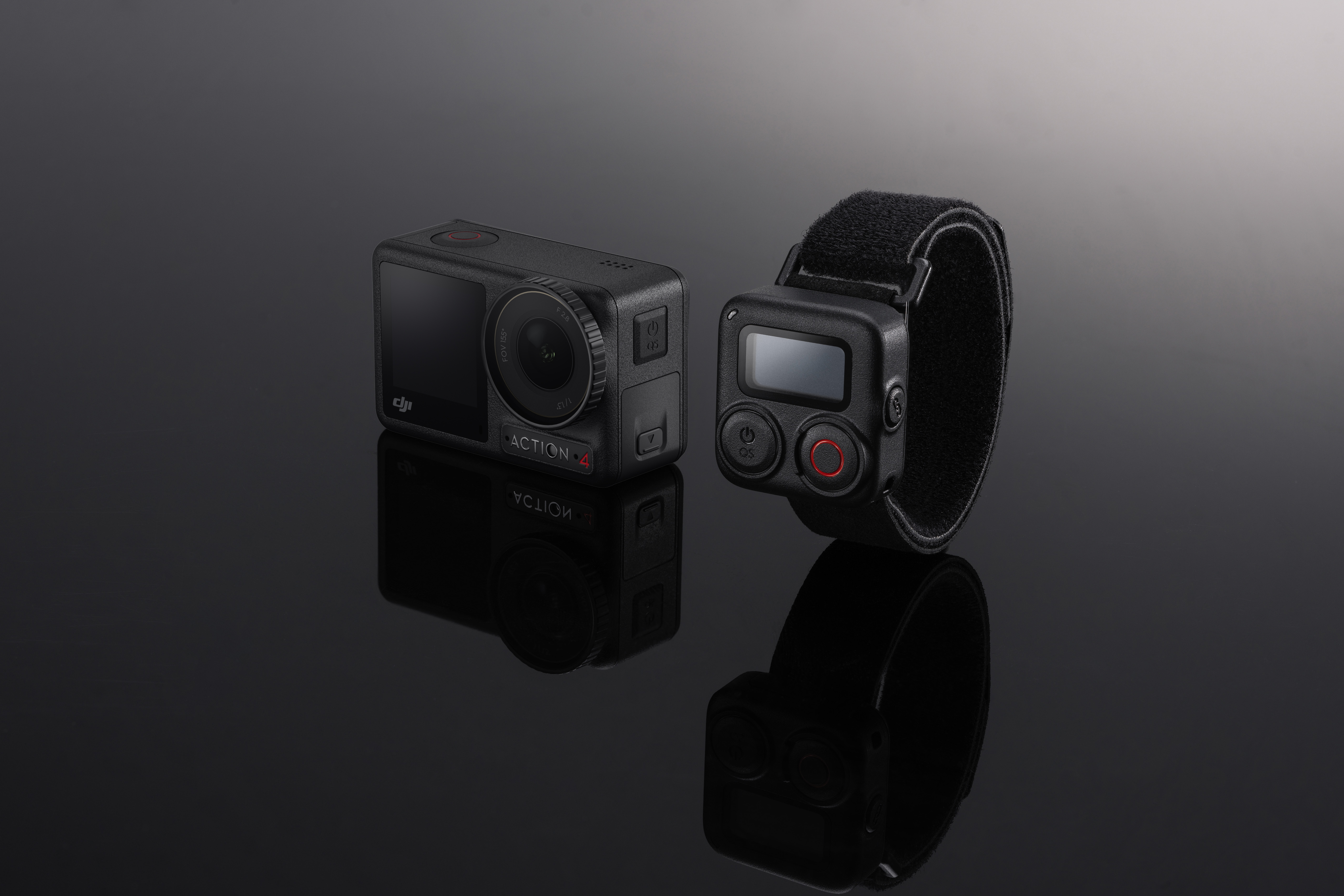 Zwei schwarze Kameras mit schwarzem Armband.