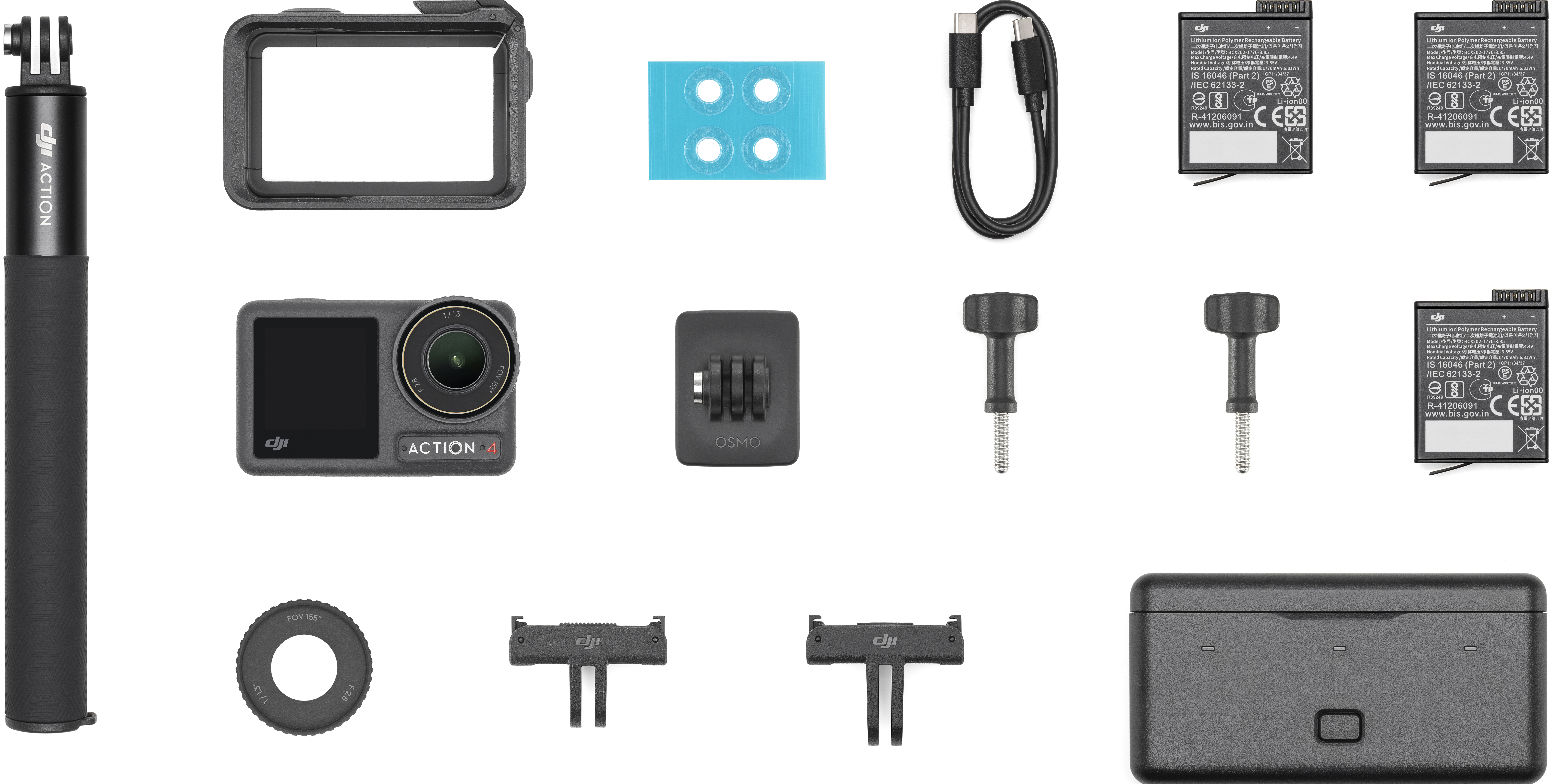 Une collection d'articles : un appareil photo, une perche à selfie, des piles et divers accessoires de montage.