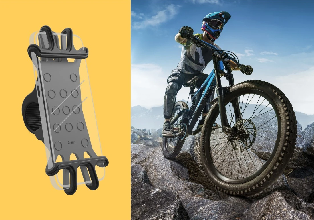 Support de téléphone de vélo sur fond jaune et un vététiste sur un sentier.