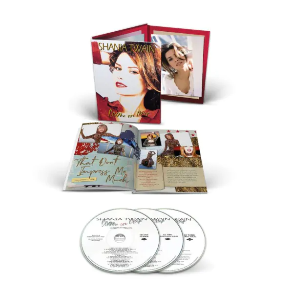 CD készlet albumborítóval és három lemezzel, fehér felületen bemutatva.