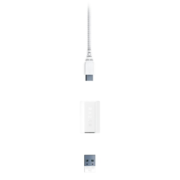 Cable de carga Razer blanco con conectores USB-C y USB. Todo sobre fondo blanco.