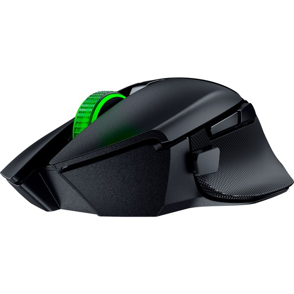 Ratón gaming negro con rueda de desplazamiento verde, perfil sobre fondo blanco.