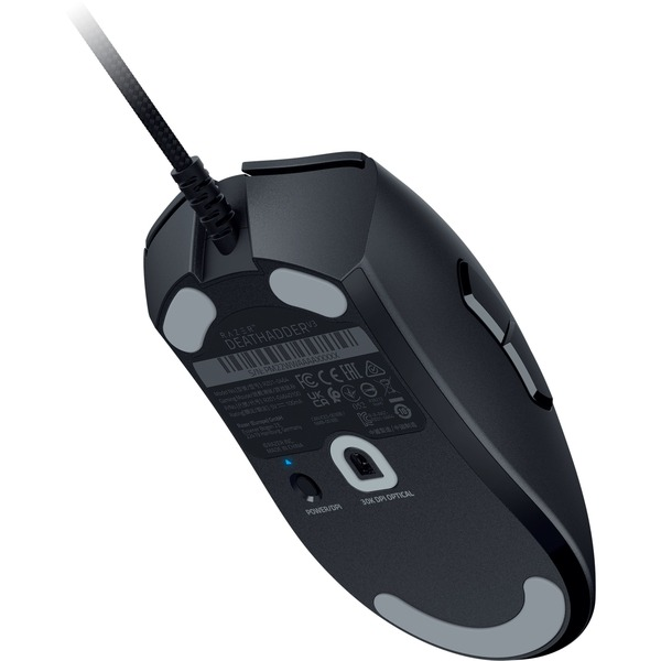 Un ratón para juegos Razer negro. La parte inferior del ratón es visible.