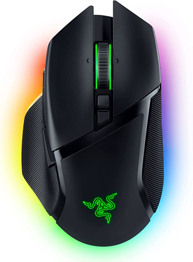 Un ratón gaming negro con iluminación RGB, con el logo de Razer.