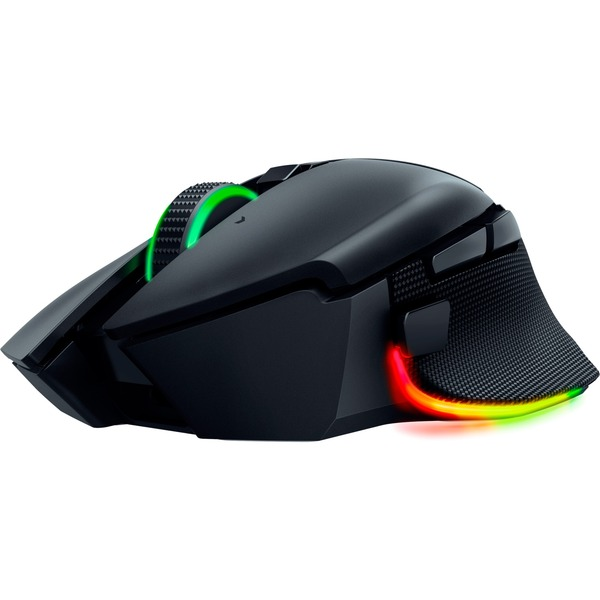 Ratón gaming Razer negro. Tiene una rueda de desplazamiento con luz verde e iluminación RGB en la base.