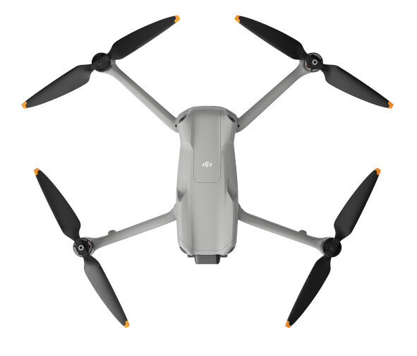 Szary dron, widok z góry, białe tło.