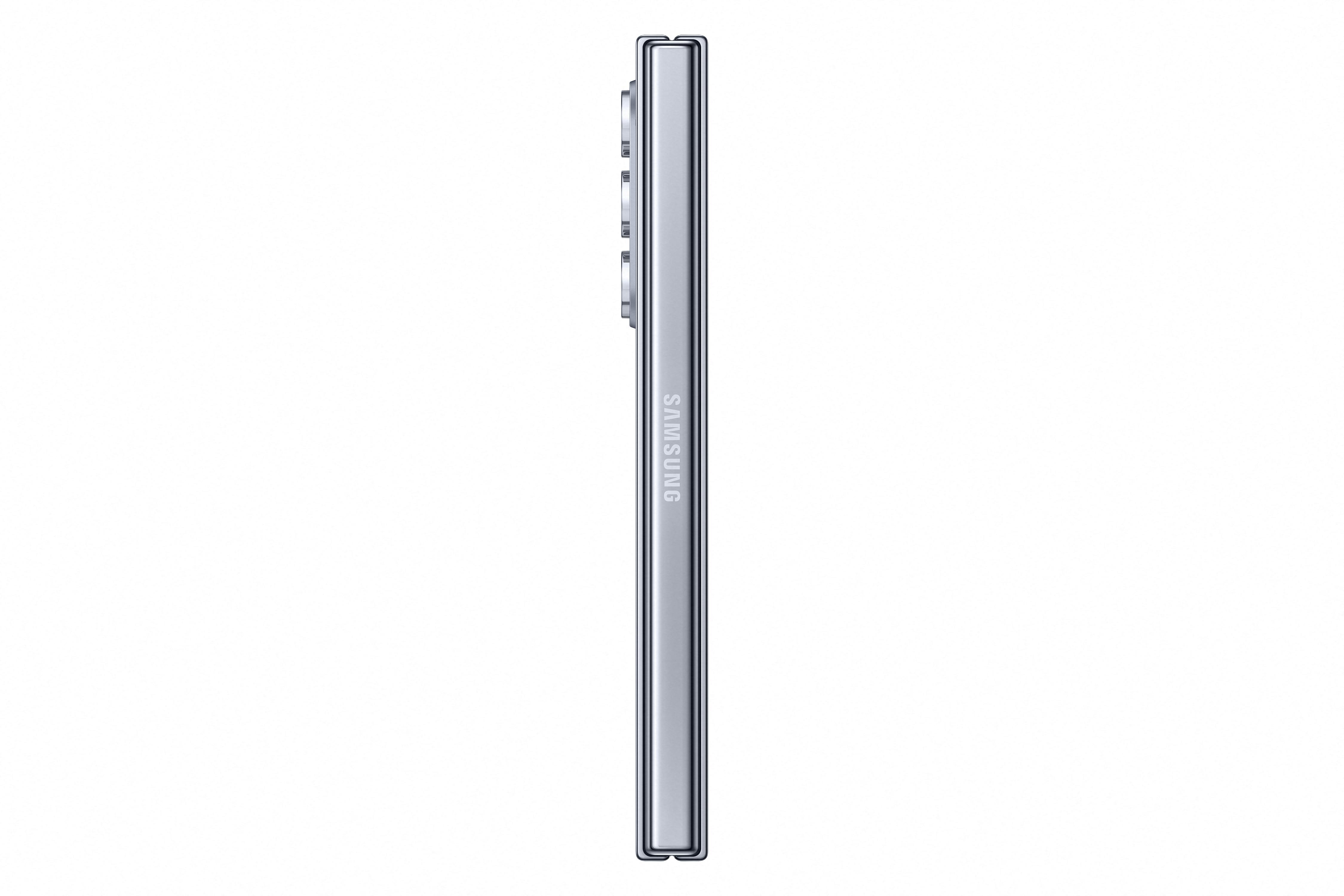 Silbernes Telefon von der Seite. Das Telefon ist dünn und hat drei Kameras an der Seite.