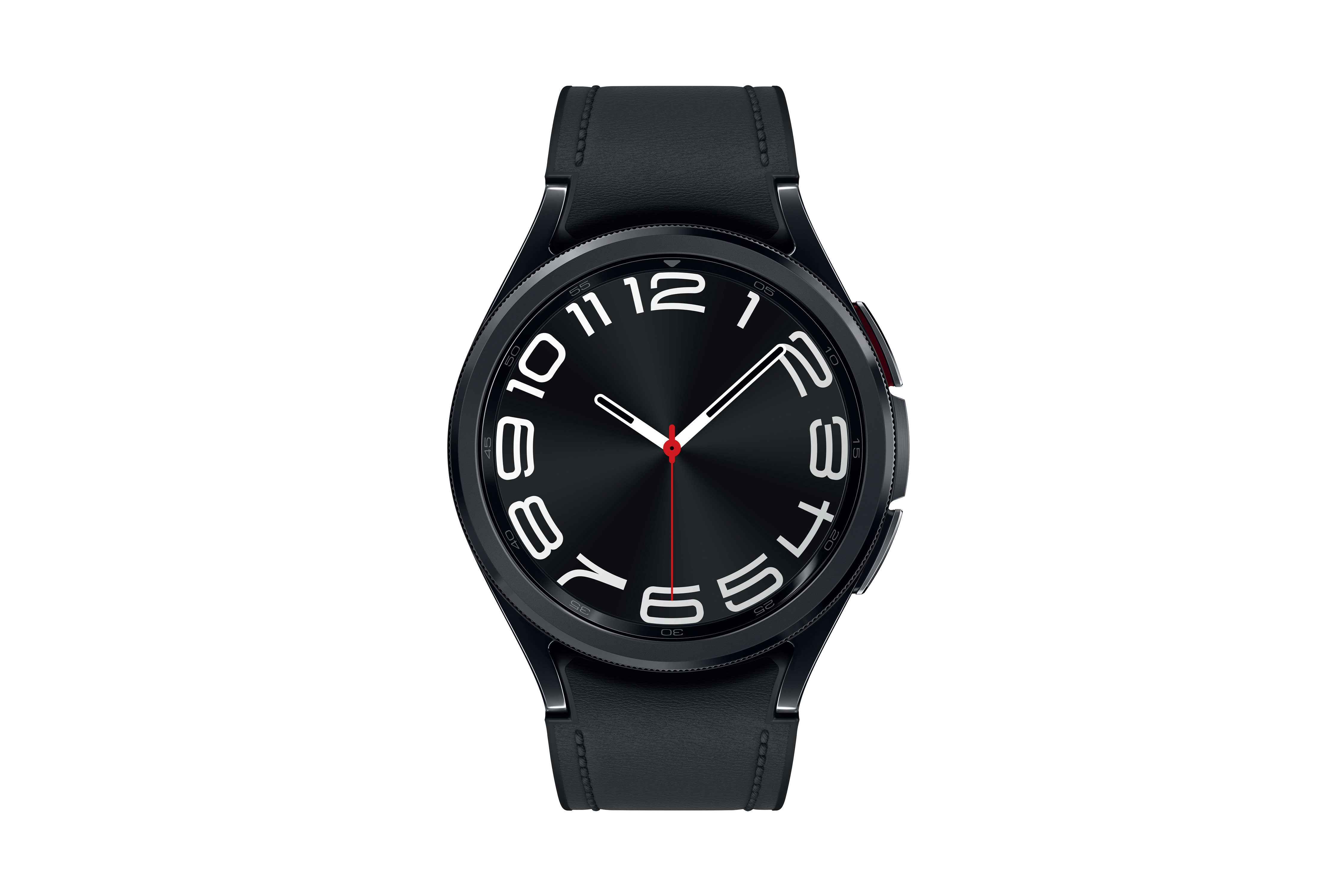 Schwarze Uhr mit weißen Zahlen, Zeigern und schwarzem Lederarmband. Weißer Hintergrund.