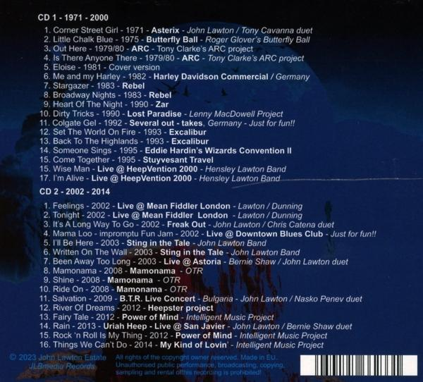 Eine CD mit einer Titelliste von Songs, einschließlich der Titel, Künstlernamen und Erscheinungsjahre.