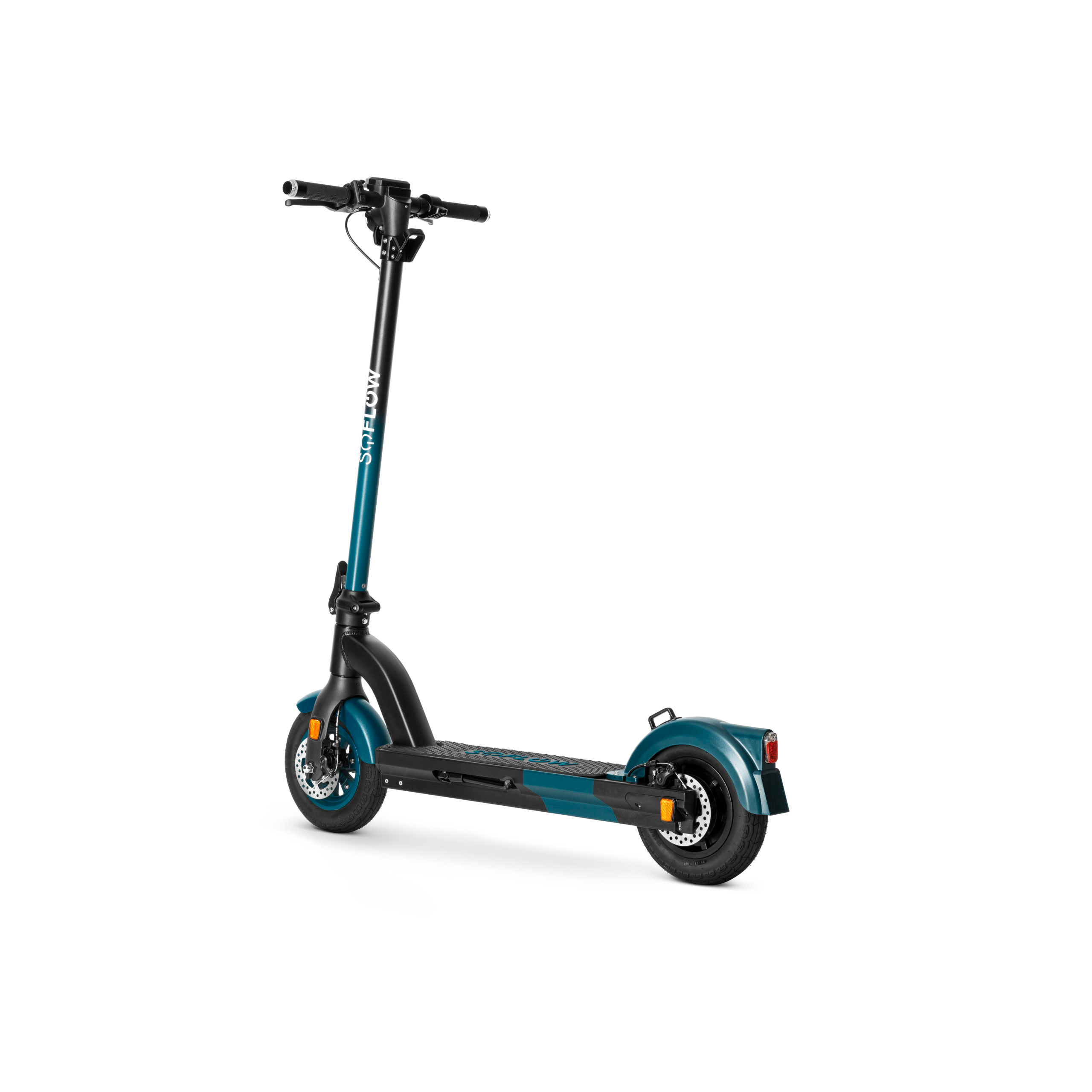 Türkiz elektromos roller fehér háttérrel. Fekete kormány. Elülső és hátsó kerekek láthatók.