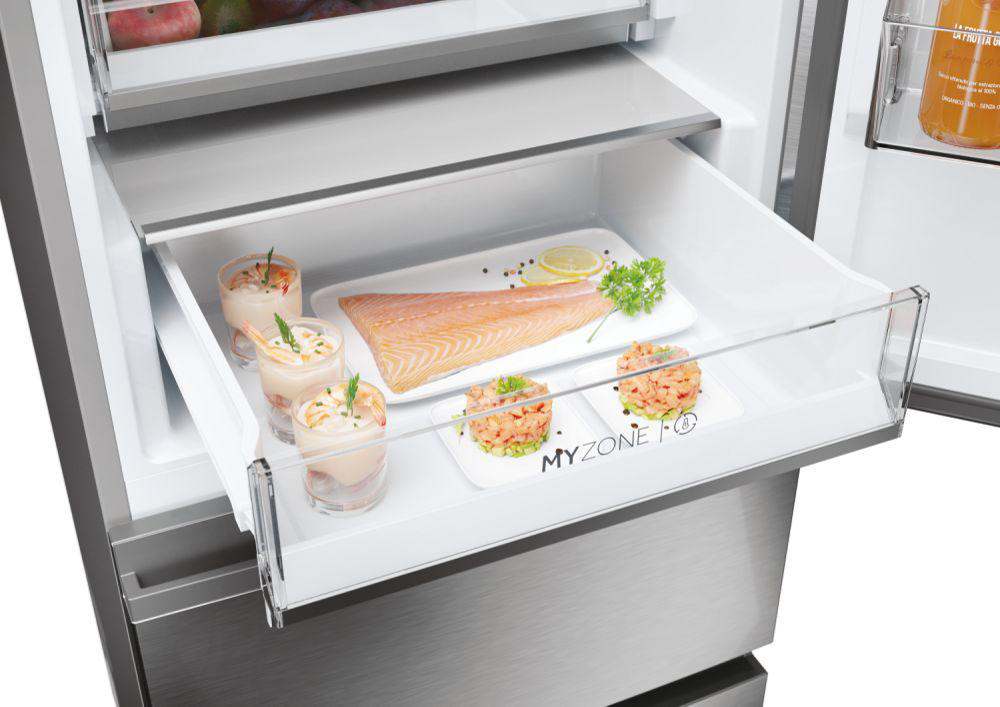 Kühlschrank Schublade mit Lebensmitteln wie Lachs und Garnelen.