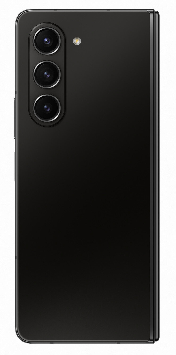 Czarny składany telefon wyświetlany na białym tle. Urządzenie ma trzy obiektywy i przedni aparat.