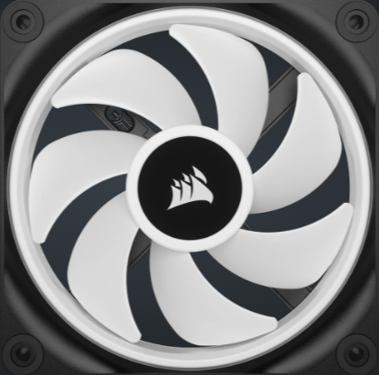 Ventola per computer con pale bianche e telaio nero. La ventola ha il logo Corsair.