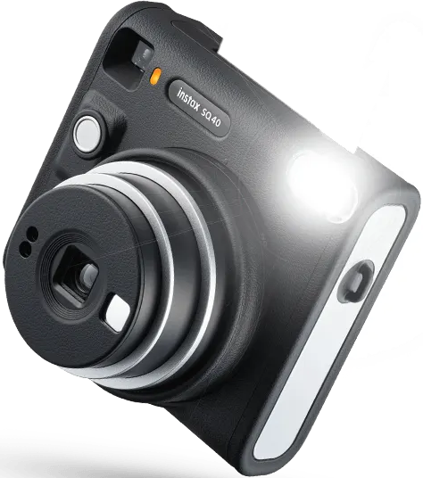 Appareil photo Instax SQ40 noir avec flash, sur fond blanc.