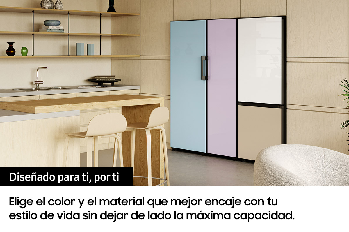 Un refrigerador colorido con múltiples paneles. Una encimera de madera y taburetes están al frente. El texto está en español.